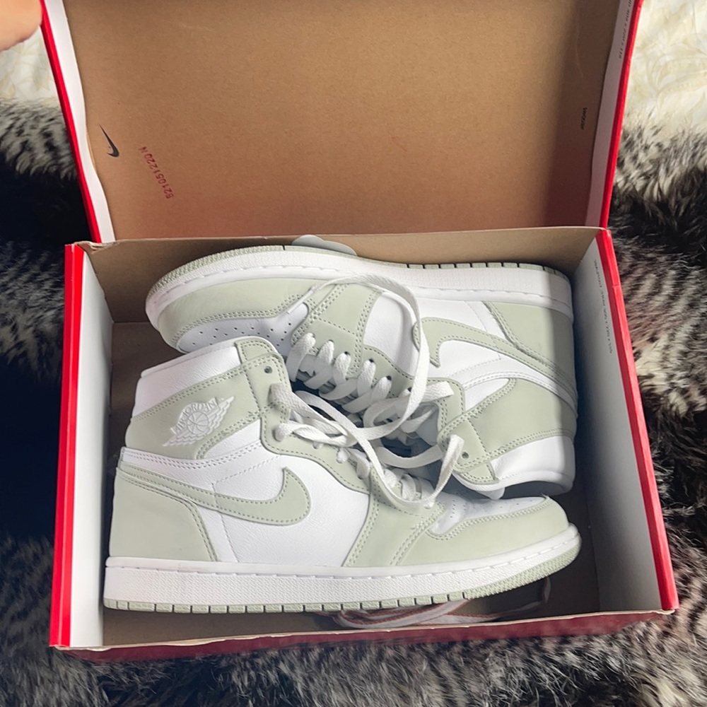 Nike seafoams